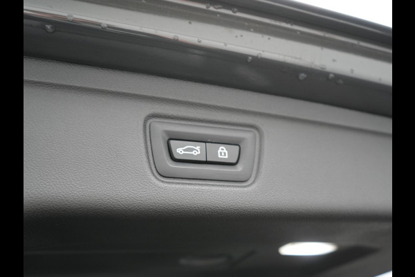 BMW 3 Serie Touring 330e M Sport 293pk Dealer O.H. Dravitgrau | Panodak | Adaptive Cruise | Camera | Lederen Sportstoelen Memory & Verwarmd | Sfeerverlichting | Stuur Verwarmd | Hifi Audio | Blis | Keyless | Apple Carplay | Plug In Hybrid |