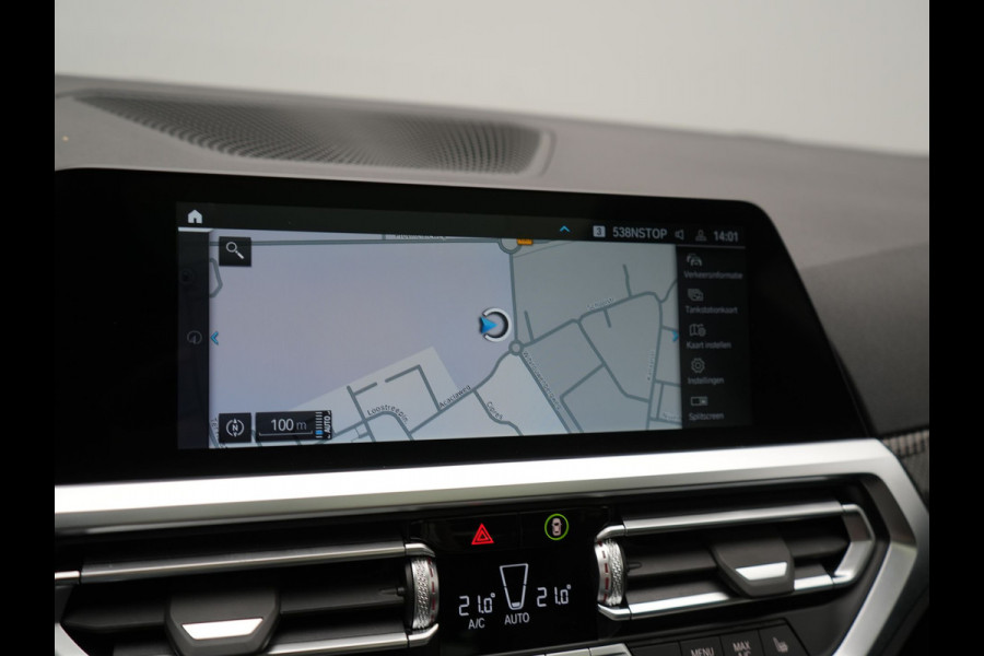BMW 3 Serie Touring 330e M Sport 293pk Dealer O.H. Dravitgrau | Panodak | Adaptive Cruise | Camera | Lederen Sportstoelen Memory & Verwarmd | Sfeerverlichting | Stuur Verwarmd | Hifi Audio | Blis | Keyless | Apple Carplay | Plug In Hybrid |