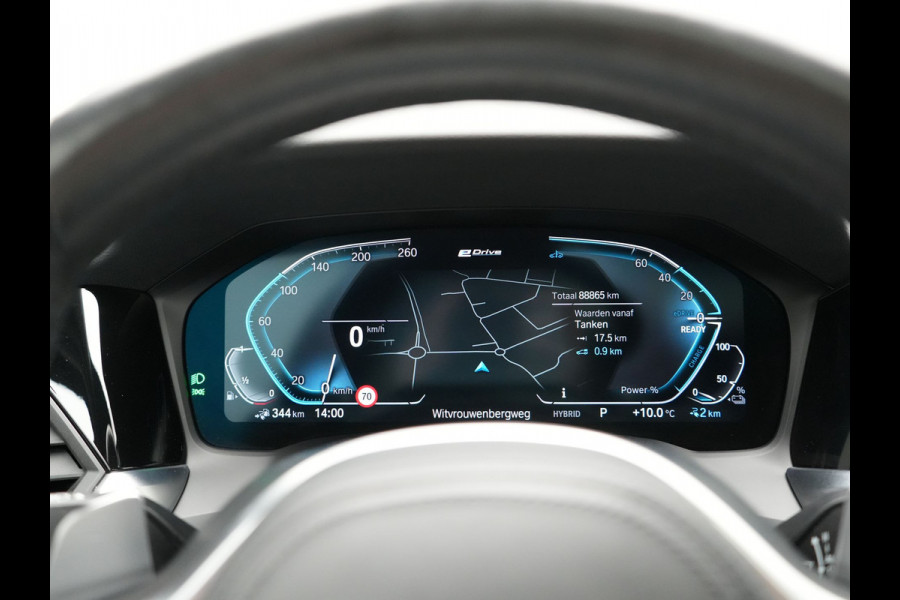 BMW 3 Serie Touring 330e M Sport 293pk Dealer O.H. Dravitgrau | Panodak | Adaptive Cruise | Camera | Lederen Sportstoelen Memory & Verwarmd | Sfeerverlichting | Stuur Verwarmd | Hifi Audio | Blis | Keyless | Apple Carplay | Plug In Hybrid |