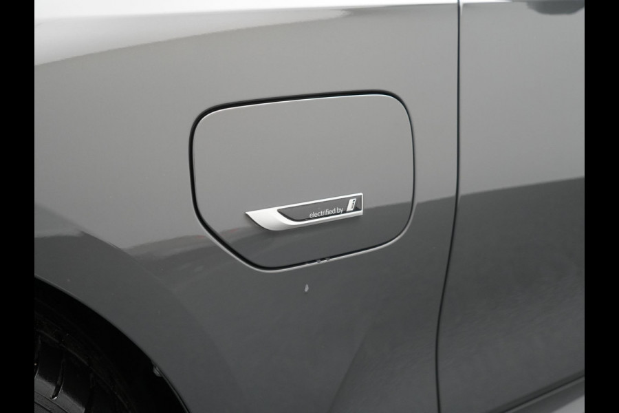 BMW 3 Serie Touring 330e M Sport 293pk Dealer O.H. Dravitgrau | Panodak | Adaptive Cruise | Camera | Lederen Sportstoelen Memory & Verwarmd | Sfeerverlichting | Stuur Verwarmd | Hifi Audio | Blis | Keyless | Apple Carplay | Plug In Hybrid |