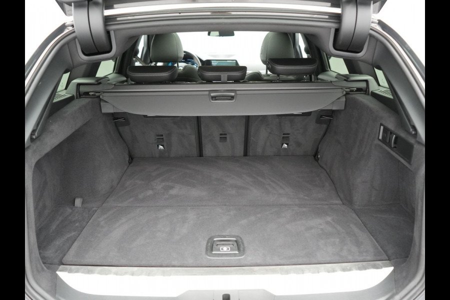 BMW 3 Serie Touring 330e M Sport 293pk Dealer O.H. Dravitgrau | Panodak | Adaptive Cruise | Camera | Lederen Sportstoelen Memory & Verwarmd | Sfeerverlichting | Stuur Verwarmd | Hifi Audio | Blis | Keyless | Apple Carplay | Plug In Hybrid |
