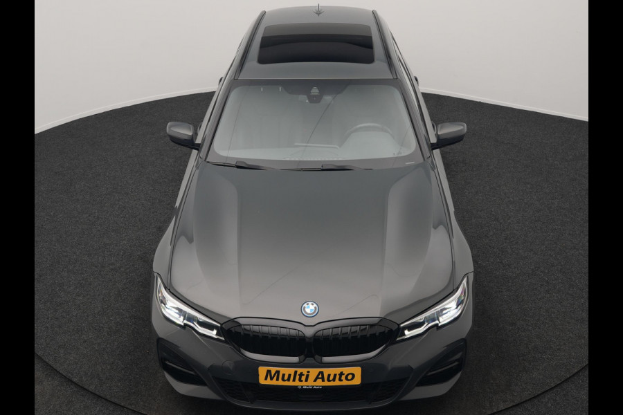 BMW 3 Serie Touring 330e M Sport 293pk Dealer O.H. Dravitgrau | Panodak | Adaptive Cruise | Camera | Lederen Sportstoelen Memory & Verwarmd | Sfeerverlichting | Stuur Verwarmd | Hifi Audio | Blis | Keyless | Apple Carplay | Plug In Hybrid |