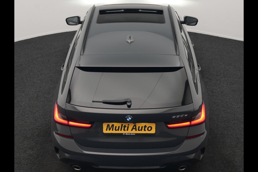 BMW 3 Serie Touring 330e M Sport 293pk Dealer O.H. Dravitgrau | Panodak | Adaptive Cruise | Camera | Lederen Sportstoelen Memory & Verwarmd | Sfeerverlichting | Stuur Verwarmd | Hifi Audio | Blis | Keyless | Apple Carplay | Plug In Hybrid |
