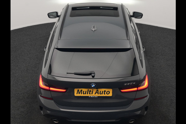 BMW 3 Serie Touring 330e M Sport 293pk Dealer O.H. Dravitgrau | Panodak | Adaptive Cruise | Camera | Lederen Sportstoelen Memory & Verwarmd | Sfeerverlichting | Stuur Verwarmd | Hifi Audio | Blis | Keyless | Apple Carplay | Plug In Hybrid |