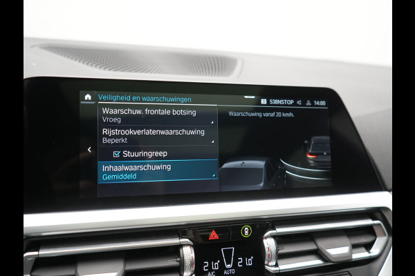 BMW 3 Serie Touring 330e M Sport 293pk Dealer O.H. Dravitgrau | Panodak | Adaptive Cruise | Camera | Lederen Sportstoelen Memory & Verwarmd | Sfeerverlichting | Stuur Verwarmd | Hifi Audio | Blis | Keyless | Apple Carplay | Plug In Hybrid |