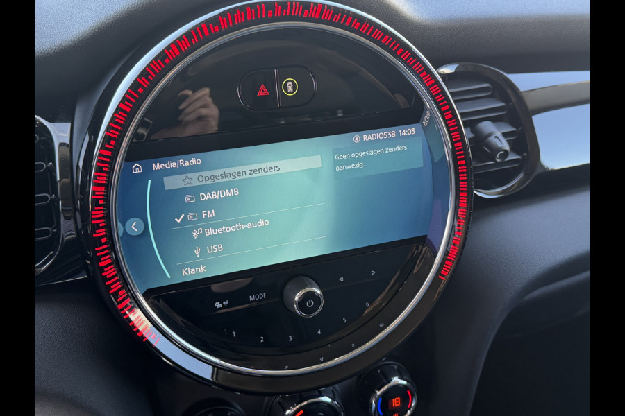 MINI Mini 1.5 Cooper 136 PK Camden Plus Edition Automaat / Camera / Navigatie