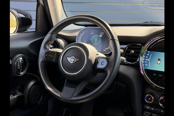MINI Mini 1.5 Cooper 136 PK Camden Plus Edition Automaat / Camera / Navigatie