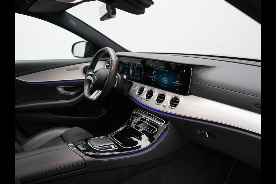 Mercedes-Benz E-Klasse Estate 300 e AMG Line PHEV 320pk Dealer O.H. | Panodak | Camera | Alcantara Sportstoelen Verwarmd | Sfeerverlichting | Blis | Apple Carplay | Night Pakket | Virtual | Navigatie | DAB | Plug In Hybrid |