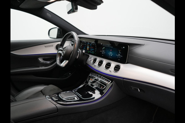 Mercedes-Benz E-Klasse Estate 300 e AMG Line PHEV 320pk Dealer O.H. | Panodak | Camera | Alcantara Sportstoelen Verwarmd | Sfeerverlichting | Blis | Apple Carplay | Night Pakket | Virtual | Navigatie | DAB | Plug In Hybrid |