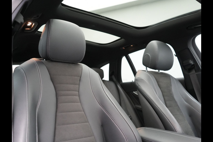 Mercedes-Benz E-Klasse Estate 300 e AMG Line PHEV 320pk Dealer O.H. | Panodak | Camera | Alcantara Sportstoelen Verwarmd | Sfeerverlichting | Blis | Apple Carplay | Night Pakket | Virtual | Navigatie | DAB | Plug In Hybrid |