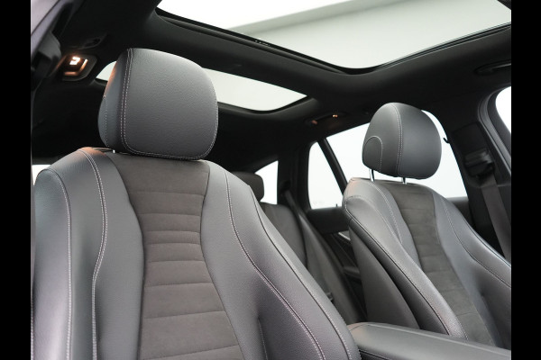 Mercedes-Benz E-Klasse Estate 300 e AMG Line PHEV 320pk Dealer O.H. | Panodak | Camera | Alcantara Sportstoelen Verwarmd | Sfeerverlichting | Blis | Apple Carplay | Night Pakket | Virtual | Navigatie | DAB | Plug In Hybrid |