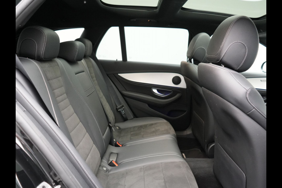 Mercedes-Benz E-Klasse Estate 300 e AMG Line PHEV 320pk Dealer O.H. | Panodak | Camera | Alcantara Sportstoelen Verwarmd | Sfeerverlichting | Blis | Apple Carplay | Night Pakket | Virtual | Navigatie | DAB | Plug In Hybrid |
