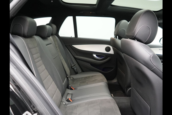 Mercedes-Benz E-Klasse Estate 300 e AMG Line PHEV 320pk Dealer O.H. | Panodak | Camera | Alcantara Sportstoelen Verwarmd | Sfeerverlichting | Blis | Apple Carplay | Night Pakket | Virtual | Navigatie | DAB | Plug In Hybrid |