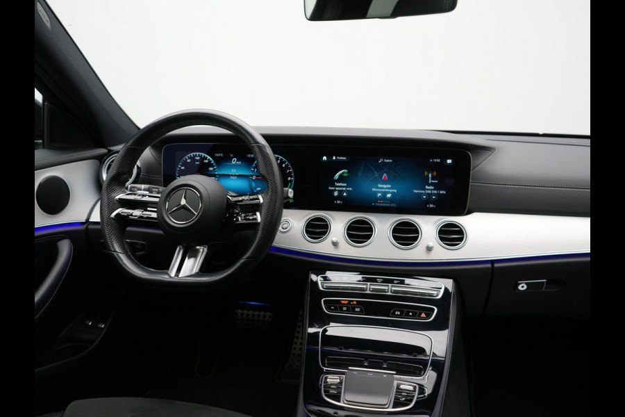 Mercedes-Benz E-Klasse Estate 300 e AMG Line PHEV 320pk Dealer O.H. | Panodak | Camera | Alcantara Sportstoelen Verwarmd | Sfeerverlichting | Blis | Apple Carplay | Night Pakket | Virtual | Navigatie | DAB | Plug In Hybrid |