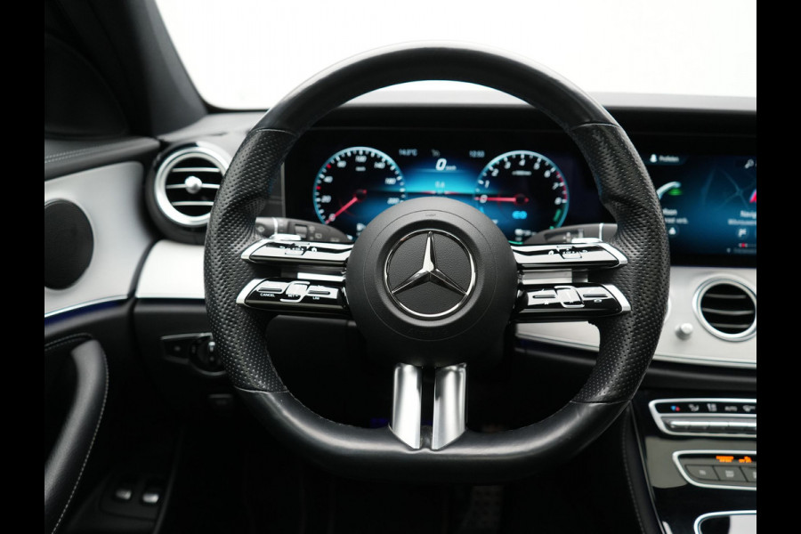Mercedes-Benz E-Klasse Estate 300 e AMG Line PHEV 320pk Dealer O.H. | Panodak | Camera | Alcantara Sportstoelen Verwarmd | Sfeerverlichting | Blis | Apple Carplay | Night Pakket | Virtual | Navigatie | DAB | Plug In Hybrid |