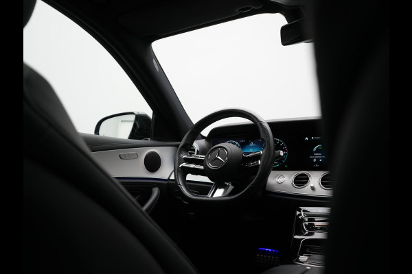 Mercedes-Benz E-Klasse Estate 300 e AMG Line PHEV 320pk Dealer O.H. | Panodak | Camera | Alcantara Sportstoelen Verwarmd | Sfeerverlichting | Blis | Apple Carplay | Night Pakket | Virtual | Navigatie | DAB | Plug In Hybrid |