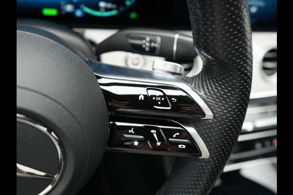 Mercedes-Benz E-Klasse Estate 300 e AMG Line PHEV 320pk Dealer O.H. | Panodak | Camera | Alcantara Sportstoelen Verwarmd | Sfeerverlichting | Blis | Apple Carplay | Night Pakket | Virtual | Navigatie | DAB | Plug In Hybrid |