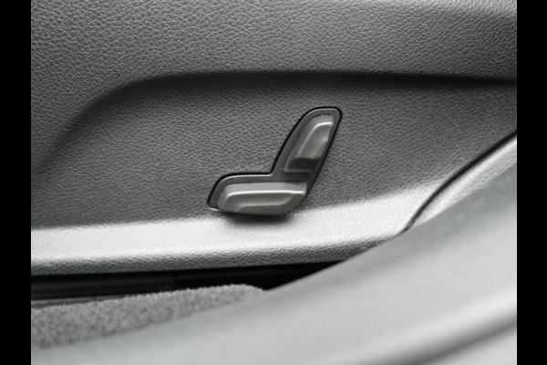 Mercedes-Benz E-Klasse Estate 300 e AMG Line PHEV 320pk Dealer O.H. | Panodak | Camera | Alcantara Sportstoelen Verwarmd | Sfeerverlichting | Blis | Apple Carplay | Night Pakket | Virtual | Navigatie | DAB | Plug In Hybrid |