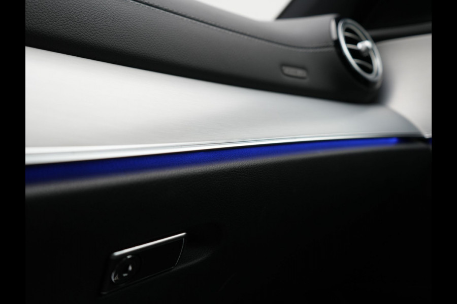 Mercedes-Benz E-Klasse Estate 300 e AMG Line PHEV 320pk Dealer O.H. | Panodak | Camera | Alcantara Sportstoelen Verwarmd | Sfeerverlichting | Blis | Apple Carplay | Night Pakket | Virtual | Navigatie | DAB | Plug In Hybrid |