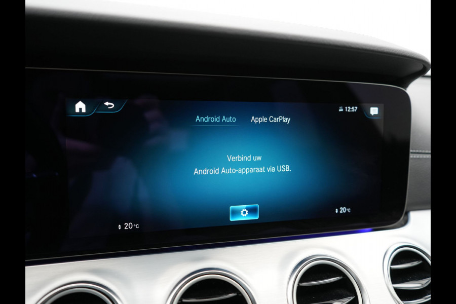 Mercedes-Benz E-Klasse Estate 300 e AMG Line PHEV 320pk Dealer O.H. | Panodak | Camera | Alcantara Sportstoelen Verwarmd | Sfeerverlichting | Blis | Apple Carplay | Night Pakket | Virtual | Navigatie | DAB | Plug In Hybrid |