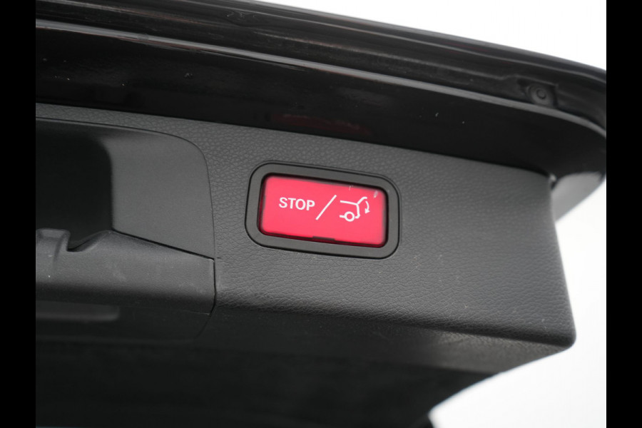Mercedes-Benz E-Klasse Estate 300 e AMG Line PHEV 320pk Dealer O.H. | Panodak | Camera | Alcantara Sportstoelen Verwarmd | Sfeerverlichting | Blis | Apple Carplay | Night Pakket | Virtual | Navigatie | DAB | Plug In Hybrid |