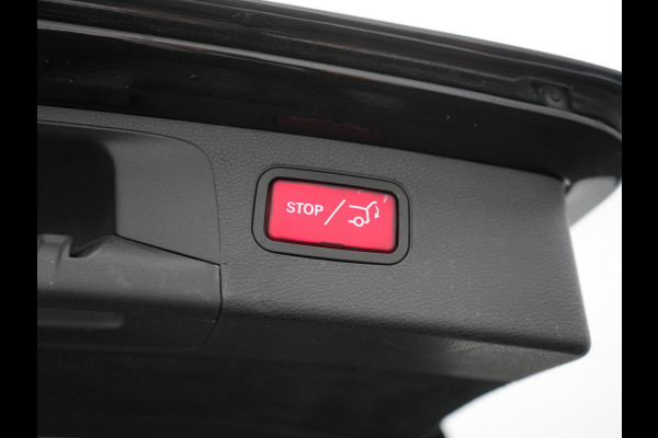 Mercedes-Benz E-Klasse Estate 300 e AMG Line PHEV 320pk Dealer O.H. | Panodak | Camera | Alcantara Sportstoelen Verwarmd | Sfeerverlichting | Blis | Apple Carplay | Night Pakket | Virtual | Navigatie | DAB | Plug In Hybrid |