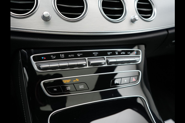 Mercedes-Benz E-Klasse Estate 300 e AMG Line PHEV 320pk Dealer O.H. | Panodak | Camera | Alcantara Sportstoelen Verwarmd | Sfeerverlichting | Blis | Apple Carplay | Night Pakket | Virtual | Navigatie | DAB | Plug In Hybrid |
