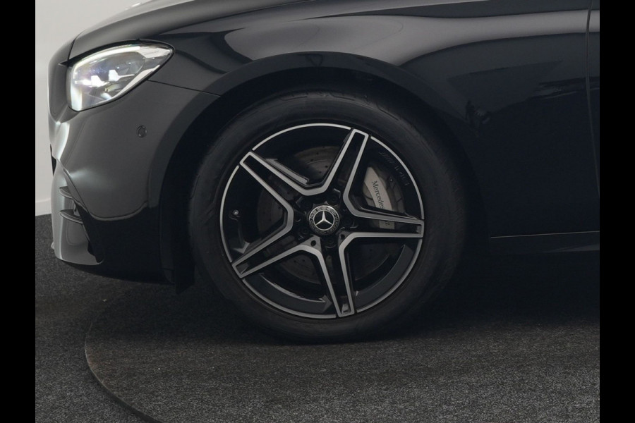 Mercedes-Benz E-Klasse Estate 300 e AMG Line PHEV 320pk Dealer O.H. | Panodak | Camera | Alcantara Sportstoelen Verwarmd | Sfeerverlichting | Blis | Apple Carplay | Night Pakket | Virtual | Navigatie | DAB | Plug In Hybrid |