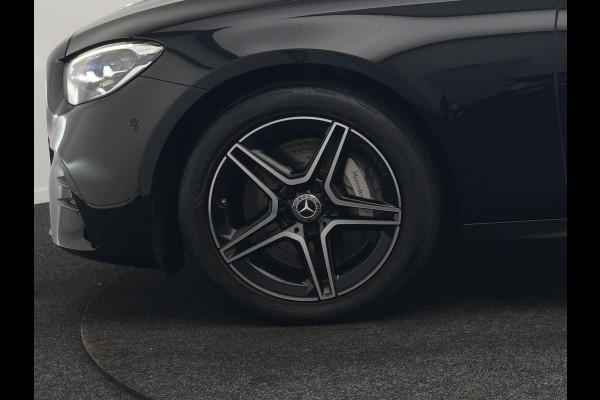 Mercedes-Benz E-Klasse Estate 300 e AMG Line PHEV 320pk Dealer O.H. | Panodak | Camera | Alcantara Sportstoelen Verwarmd | Sfeerverlichting | Blis | Apple Carplay | Night Pakket | Virtual | Navigatie | DAB | Plug In Hybrid |