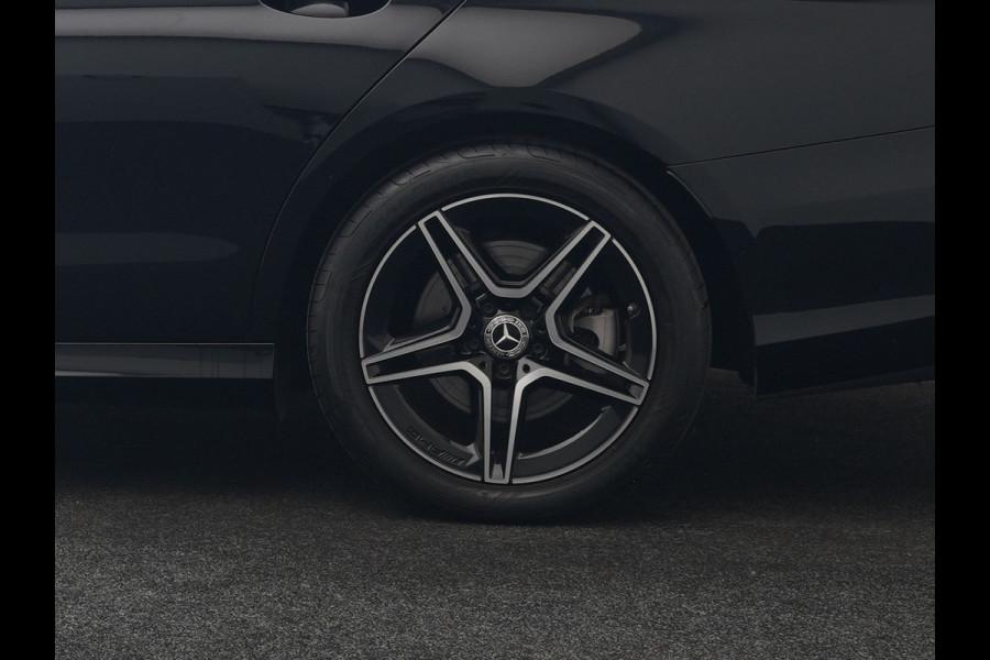 Mercedes-Benz E-Klasse Estate 300 e AMG Line PHEV 320pk Dealer O.H. | Panodak | Camera | Alcantara Sportstoelen Verwarmd | Sfeerverlichting | Blis | Apple Carplay | Night Pakket | Virtual | Navigatie | DAB | Plug In Hybrid |