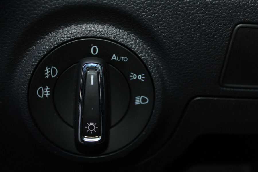 Seat Arona 1.0-115pk TSI Xcellence Business Intense AUTOMAAT ! Gun uzelf het plezier en comfort van een automaat ! Autm. airco dual, cruise cntrl, LM wielen, keyless entry-keyless go, camera, parkeersensoren v en a, dodehoek ass., LED verl., navigatie, telefoonvoorb. etc