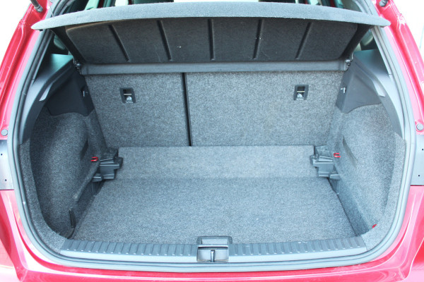 Seat Arona 1.0-115pk TSI Xcellence Business Intense AUTOMAAT ! Gun uzelf het plezier en comfort van een automaat ! Autm. airco dual, cruise cntrl, LM wielen, keyless entry-keyless go, camera, parkeersensoren v en a, dodehoek ass., LED verl., navigatie, telefoonvoorb. etc