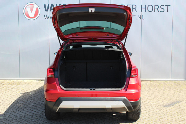 Seat Arona 1.0-115pk TSI Xcellence Business Intense AUTOMAAT ! Gun uzelf het plezier en comfort van een automaat ! Autm. airco dual, cruise cntrl, LM wielen, keyless entry-keyless go, camera, parkeersensoren v en a, dodehoek ass., LED verl., navigatie, telefoonvoorb. etc