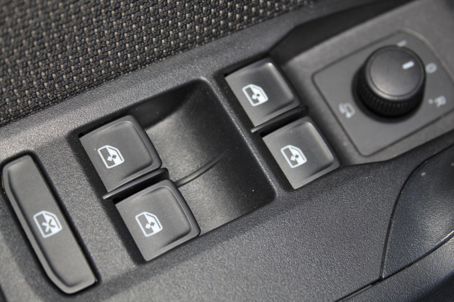 Seat Arona 1.0-115pk TSI Xcellence Business Intense AUTOMAAT ! Gun uzelf het plezier en comfort van een automaat ! Autm. airco dual, cruise cntrl, LM wielen, keyless entry-keyless go, camera, parkeersensoren v en a, dodehoek ass., LED verl., navigatie, telefoonvoorb. etc