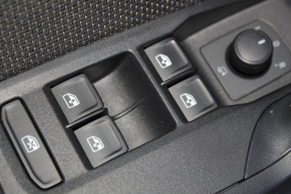 Seat Arona 1.0-115pk TSI Xcellence Business Intense AUTOMAAT ! Gun uzelf het plezier en comfort van een automaat ! Autm. airco dual, cruise cntrl, LM wielen, keyless entry-keyless go, camera, parkeersensoren v en a, dodehoek ass., LED verl., navigatie, telefoonvoorb. etc