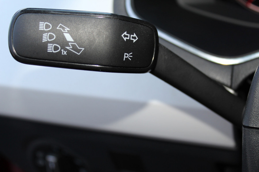 Seat Arona 1.0-115pk TSI Xcellence Business Intense AUTOMAAT ! Gun uzelf het plezier en comfort van een automaat ! Autm. airco dual, cruise cntrl, LM wielen, keyless entry-keyless go, camera, parkeersensoren v en a, dodehoek ass., LED verl., navigatie, telefoonvoorb. etc