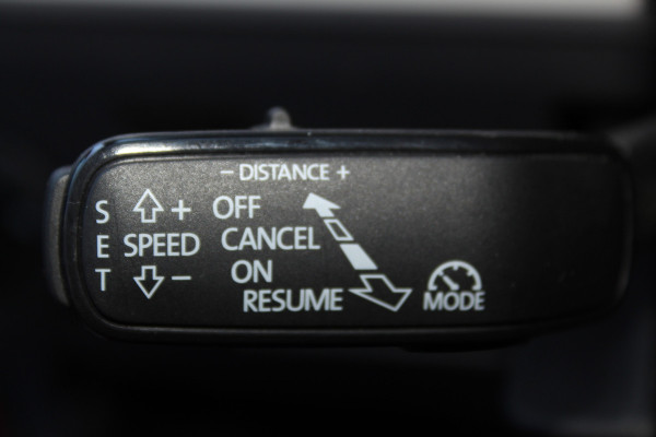 Seat Arona 1.0-115pk TSI Xcellence Business Intense AUTOMAAT ! Gun uzelf het plezier en comfort van een automaat ! Autm. airco dual, cruise cntrl, LM wielen, keyless entry-keyless go, camera, parkeersensoren v en a, dodehoek ass., LED verl., navigatie, telefoonvoorb. etc