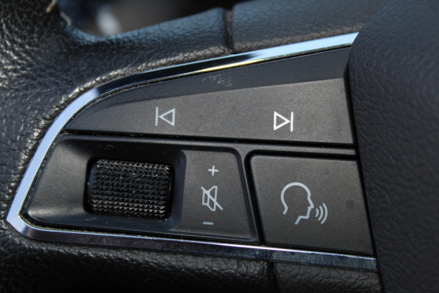 Seat Arona 1.0-115pk TSI Xcellence Business Intense AUTOMAAT ! Gun uzelf het plezier en comfort van een automaat ! Autm. airco dual, cruise cntrl, LM wielen, keyless entry-keyless go, camera, parkeersensoren v en a, dodehoek ass., LED verl., navigatie, telefoonvoorb. etc