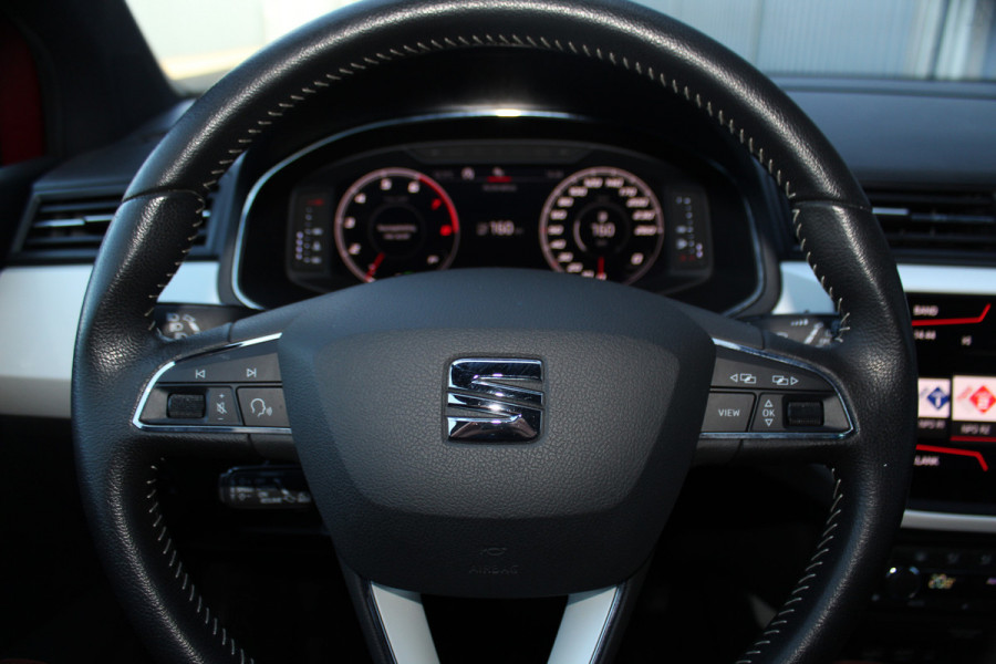 Seat Arona 1.0-115pk TSI Xcellence Business Intense AUTOMAAT ! Gun uzelf het plezier en comfort van een automaat ! Autm. airco dual, cruise cntrl, LM wielen, keyless entry-keyless go, camera, parkeersensoren v en a, dodehoek ass., LED verl., navigatie, telefoonvoorb. etc