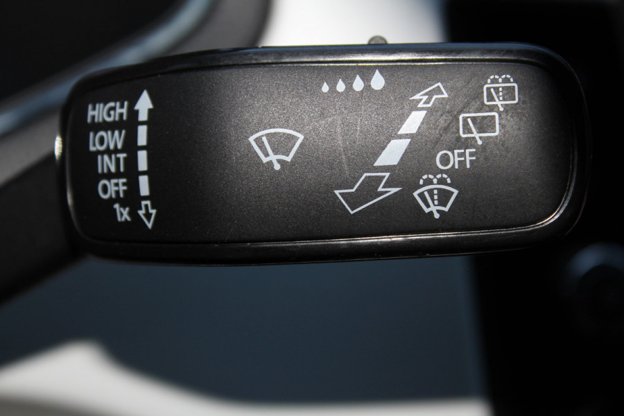 Seat Arona 1.0-115pk TSI Xcellence Business Intense AUTOMAAT ! Gun uzelf het plezier en comfort van een automaat ! Autm. airco dual, cruise cntrl, LM wielen, keyless entry-keyless go, camera, parkeersensoren v en a, dodehoek ass., LED verl., navigatie, telefoonvoorb. etc