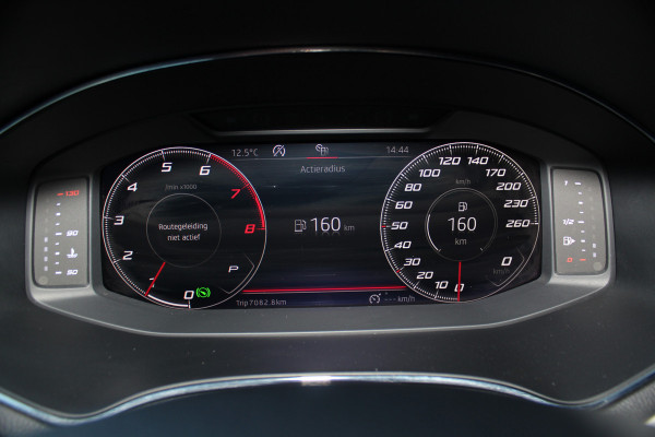 Seat Arona 1.0-115pk TSI Xcellence Business Intense AUTOMAAT ! Gun uzelf het plezier en comfort van een automaat ! Autm. airco dual, cruise cntrl, LM wielen, keyless entry-keyless go, camera, parkeersensoren v en a, dodehoek ass., LED verl., navigatie, telefoonvoorb. etc