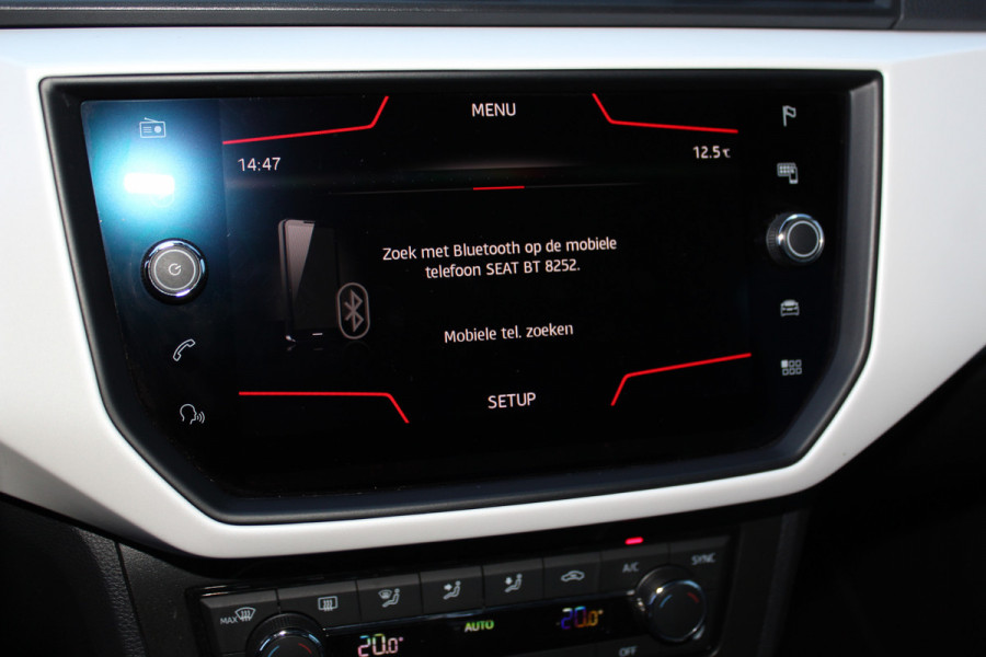 Seat Arona 1.0-115pk TSI Xcellence Business Intense AUTOMAAT ! Gun uzelf het plezier en comfort van een automaat ! Autm. airco dual, cruise cntrl, LM wielen, keyless entry-keyless go, camera, parkeersensoren v en a, dodehoek ass., LED verl., navigatie, telefoonvoorb. etc