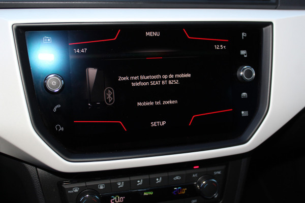 Seat Arona 1.0-115pk TSI Xcellence Business Intense AUTOMAAT ! Gun uzelf het plezier en comfort van een automaat ! Autm. airco dual, cruise cntrl, LM wielen, keyless entry-keyless go, camera, parkeersensoren v en a, dodehoek ass., LED verl., navigatie, telefoonvoorb. etc