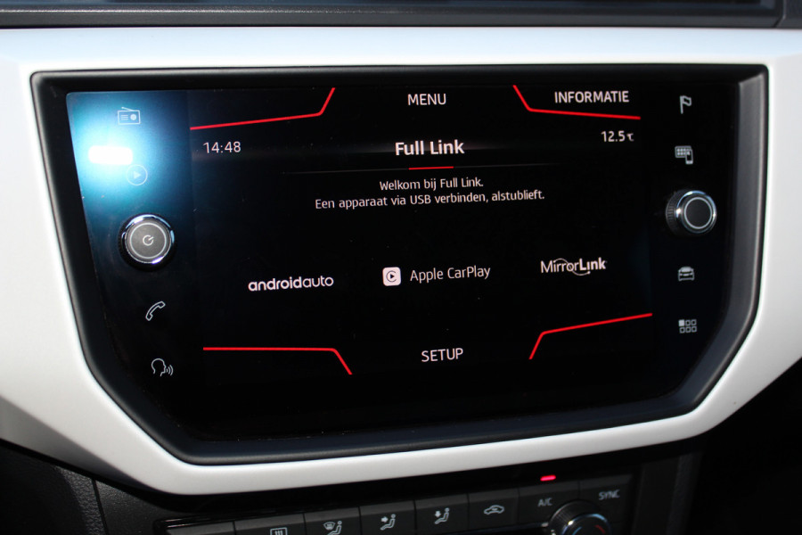 Seat Arona 1.0-115pk TSI Xcellence Business Intense AUTOMAAT ! Gun uzelf het plezier en comfort van een automaat ! Autm. airco dual, cruise cntrl, LM wielen, keyless entry-keyless go, camera, parkeersensoren v en a, dodehoek ass., LED verl., navigatie, telefoonvoorb. etc