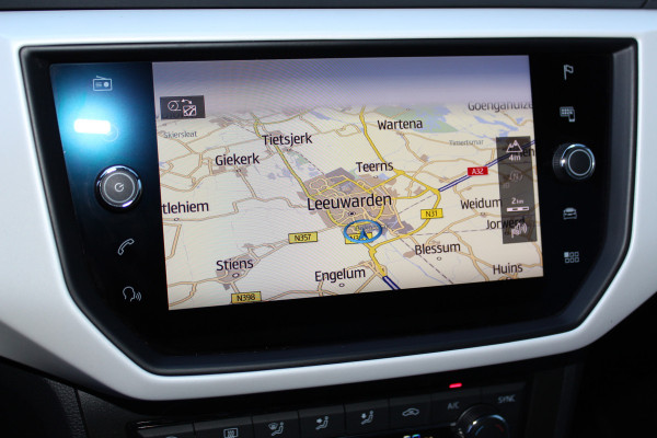 Seat Arona 1.0-115pk TSI Xcellence Business Intense AUTOMAAT ! Gun uzelf het plezier en comfort van een automaat ! Autm. airco dual, cruise cntrl, LM wielen, keyless entry-keyless go, camera, parkeersensoren v en a, dodehoek ass., LED verl., navigatie, telefoonvoorb. etc