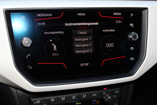 Seat Arona 1.0-115pk TSI Xcellence Business Intense AUTOMAAT ! Gun uzelf het plezier en comfort van een automaat ! Autm. airco dual, cruise cntrl, LM wielen, keyless entry-keyless go, camera, parkeersensoren v en a, dodehoek ass., LED verl., navigatie, telefoonvoorb. etc