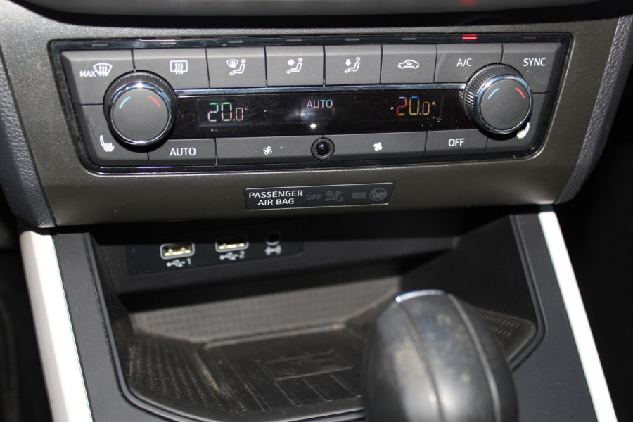 Seat Arona 1.0-115pk TSI Xcellence Business Intense AUTOMAAT ! Gun uzelf het plezier en comfort van een automaat ! Autm. airco dual, cruise cntrl, LM wielen, keyless entry-keyless go, camera, parkeersensoren v en a, dodehoek ass., LED verl., navigatie, telefoonvoorb. etc