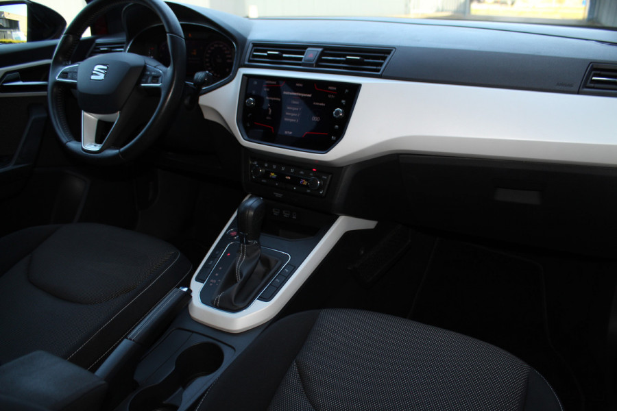 Seat Arona 1.0-115pk TSI Xcellence Business Intense AUTOMAAT ! Gun uzelf het plezier en comfort van een automaat ! Autm. airco dual, cruise cntrl, LM wielen, keyless entry-keyless go, camera, parkeersensoren v en a, dodehoek ass., LED verl., navigatie, telefoonvoorb. etc