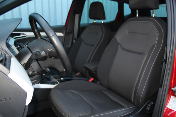 Seat Arona 1.0-115pk TSI Xcellence Business Intense AUTOMAAT ! Gun uzelf het plezier en comfort van een automaat ! Autm. airco dual, cruise cntrl, LM wielen, keyless entry-keyless go, camera, parkeersensoren v en a, dodehoek ass., LED verl., navigatie, telefoonvoorb. etc