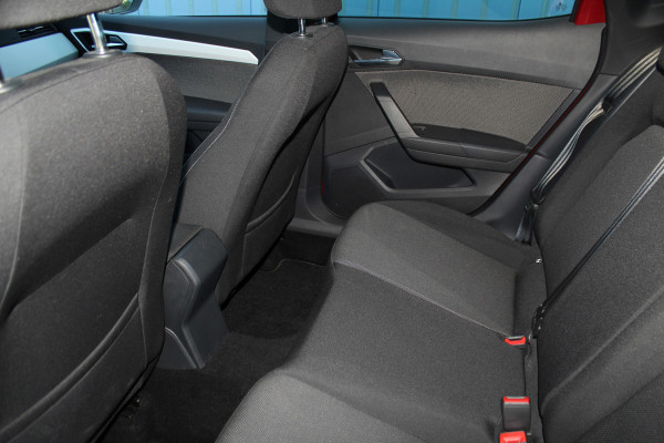 Seat Arona 1.0-115pk TSI Xcellence Business Intense AUTOMAAT ! Gun uzelf het plezier en comfort van een automaat ! Autm. airco dual, cruise cntrl, LM wielen, keyless entry-keyless go, camera, parkeersensoren v en a, dodehoek ass., LED verl., navigatie, telefoonvoorb. etc